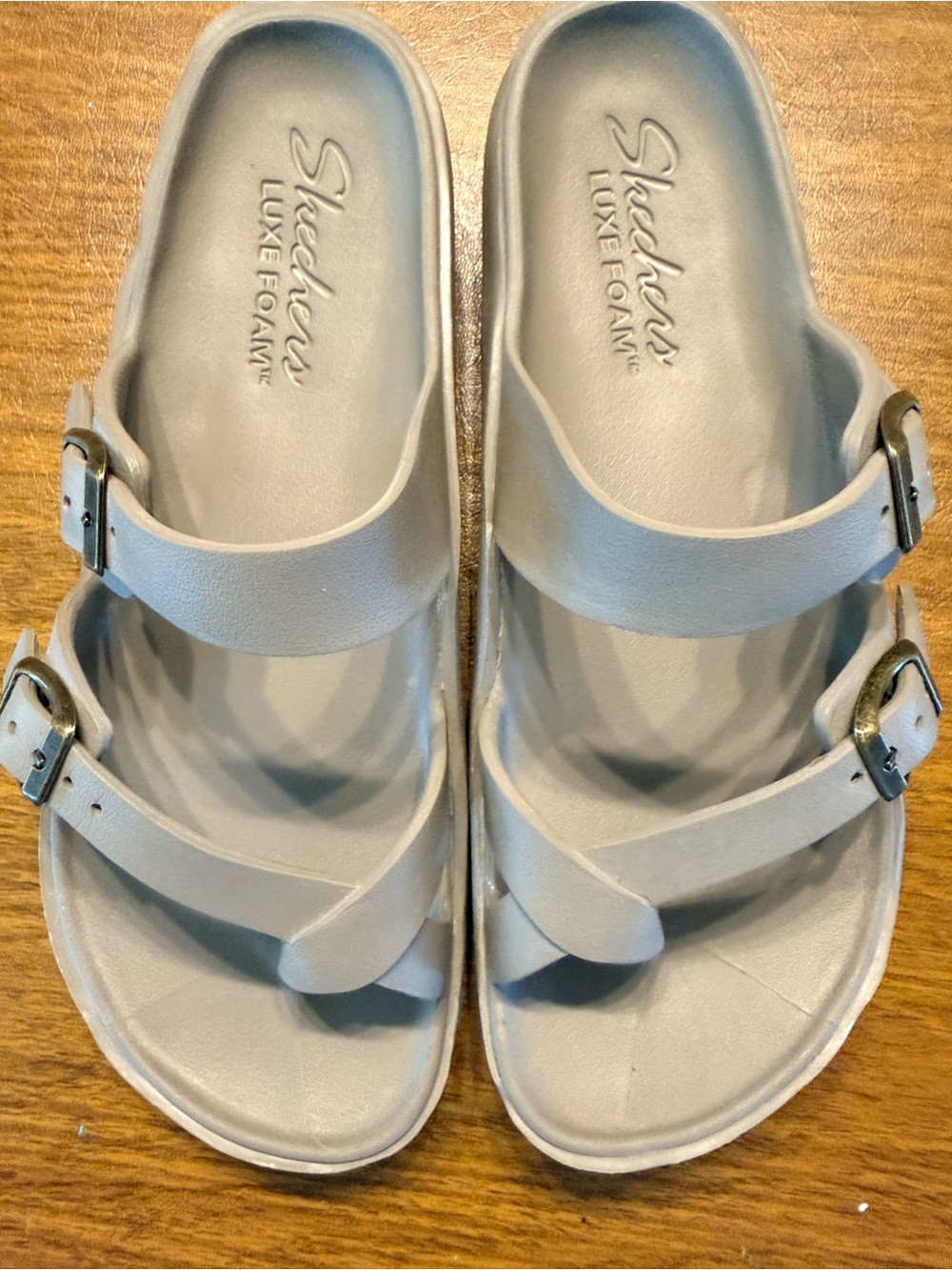 Skechers Luxe Foam Khaki/Gray Toe Loop  Sandals for Women size 10